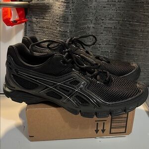 Asics Black Athletic Running Shoes with Mesh Upper Men 9.5